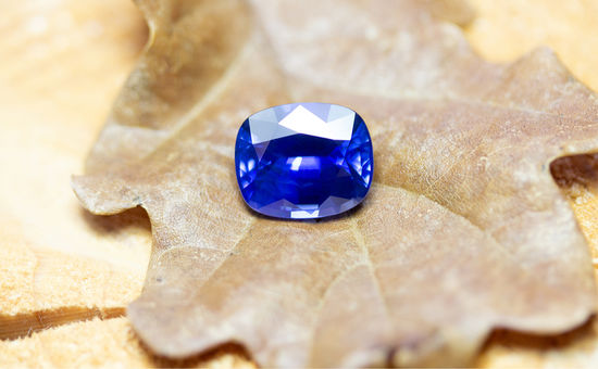 Ceylon Sapphire, not heated, Royal Blue, 12x10mm, 7,09ct